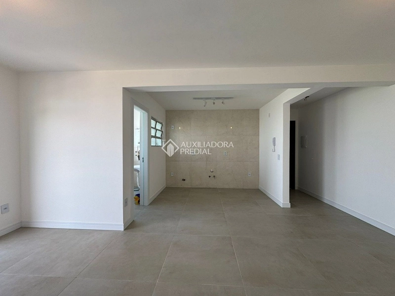 Apartamento reformado com vista para as pontes | 2 dormitórios | Centro de Florianópolis: 5ª foto da galeria de imagens do imóvel