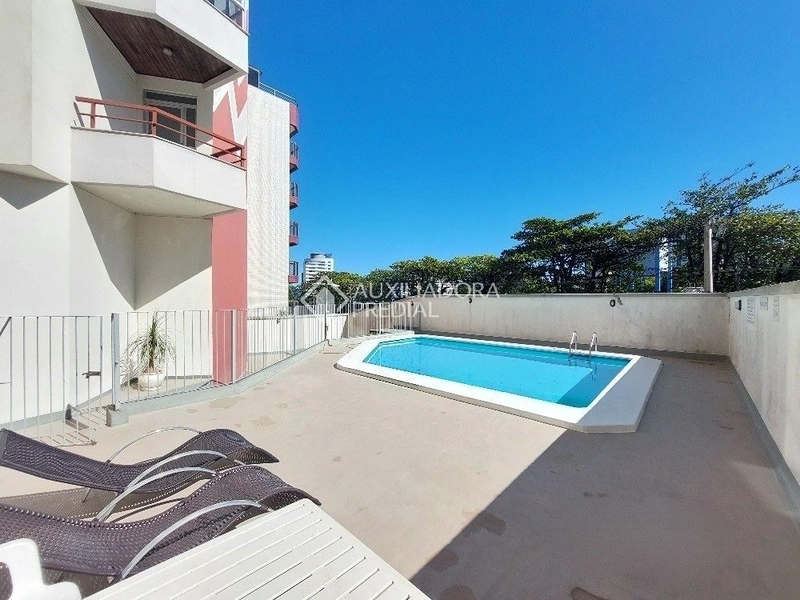 Apartamento reformado com vista para as pontes | 2 dormitórios | Centro de Florianópolis: 17ª foto da galeria de imagens do imóvel