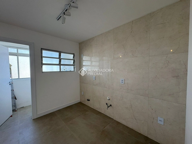 Apartamento reformado com vista para as pontes | 2 dormitórios | Centro de Florianópolis: 6ª foto da galeria de imagens do imóvel