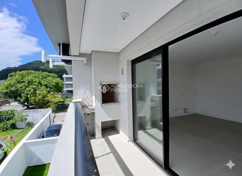 Apartamento para alugar no Ribeirão da Ilha em Florianópolis | 2 dormitórios | Sacada com churrasqueira: 3ª foto da galeria de imagens do imóvel