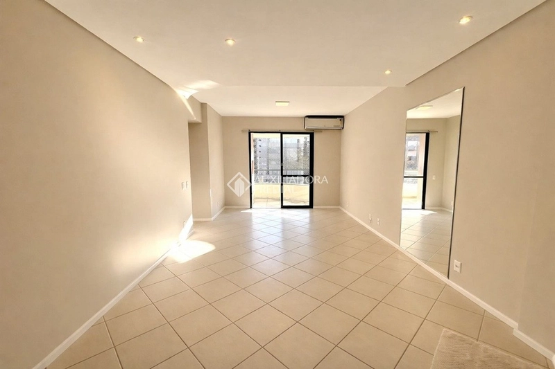 Apartamento à venda próximo à Beira-Mar Norte Florianópolis | 3 dormitórios (1 suíte) | 2 vagas | localização privilegiada: 5ª foto da galeria de imagens do imóvel