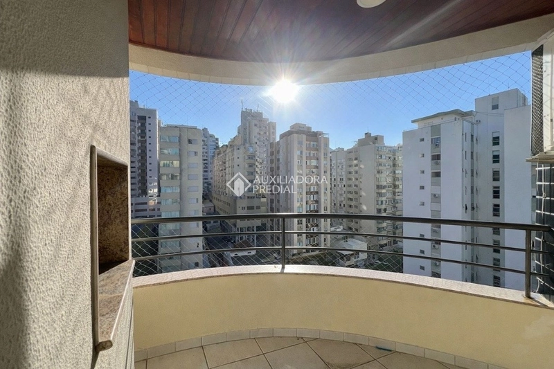 Apartamento à venda próximo à Beira-Mar Norte Florianópolis | 3 dormitórios (1 suíte) | 2 vagas | localização privilegiada: 2ª foto da galeria de imagens do imóvel