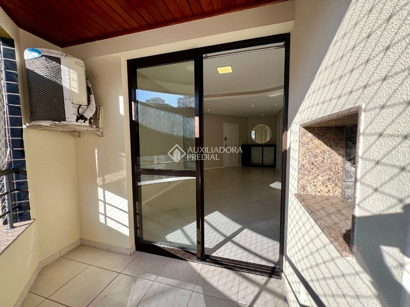 Apartamento à venda próximo à Beira-Mar Norte Florianópolis | 3 dormitórios (1 suíte) | 2 vagas | localização privilegiada: 4ª foto da galeria de imagens do imóvel