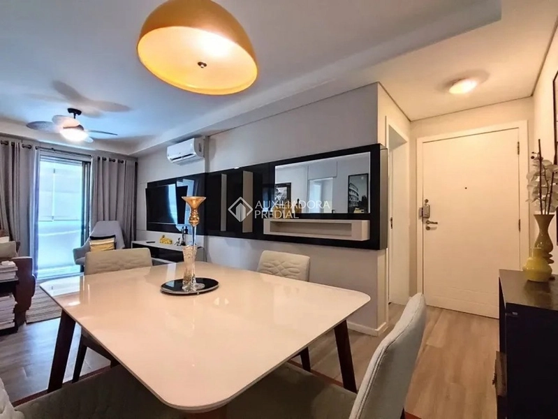 Apartamento 2 dormitórios com sacada e churrasqueira | Centro de Florianópolis | Próximo ao Beiramar Shopping: 2ª foto da galeria de imagens do imóvel