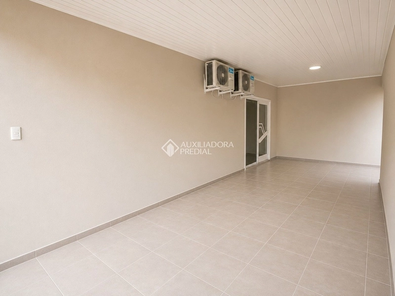 Casa 3 dormitórios sendo 1 suíte semi mobiliada para locação na Trindade: 2ª foto da galeria de imagens do imóvel