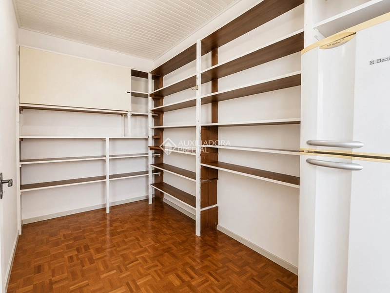 Casa 3 dormitórios sendo 1 suíte semi mobiliada para locação na Trindade: 7ª foto da galeria de imagens do imóvel