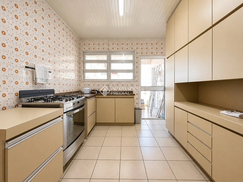 Casa 3 dormitórios sendo 1 suíte semi mobiliada para locação na Trindade: 5ª foto da galeria de imagens do imóvel
