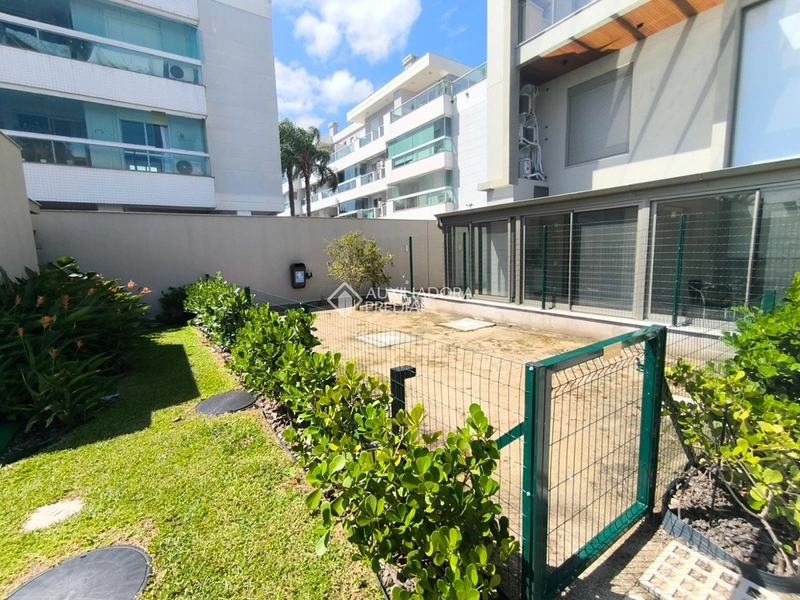 Apartamento duplex mobiliado para alugar em Florianópolis | 2 suítes | 2 vagas de garagem: 28ª foto da galeria de imagens do imóvel
