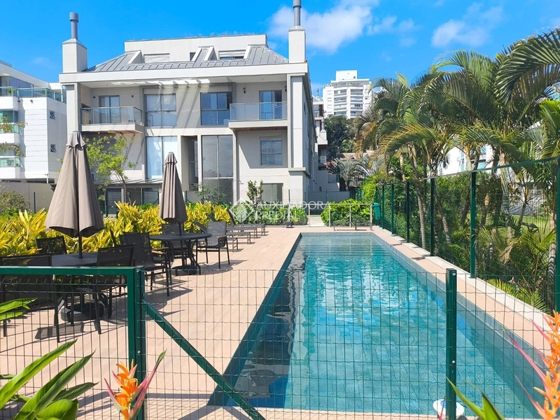 Apartamento duplex mobiliado para alugar em Florianópolis | 2 suítes | 2 vagas de garagem: 30ª foto da galeria de imagens do imóvel