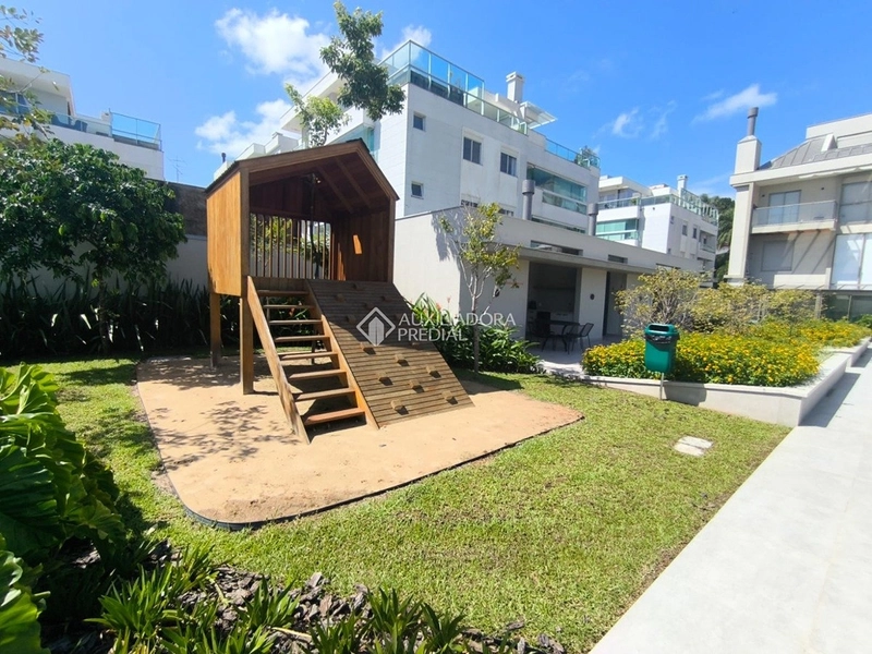 Apartamento duplex mobiliado para alugar em Florianópolis | 2 suítes | 2 vagas de garagem: 26ª foto da galeria de imagens do imóvel