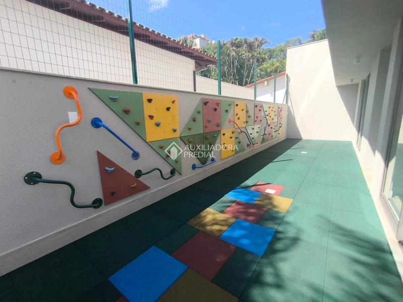 Apartamento duplex mobiliado para alugar em Florianópolis | 2 suítes | 2 vagas de garagem: 22ª foto da galeria de imagens do imóvel