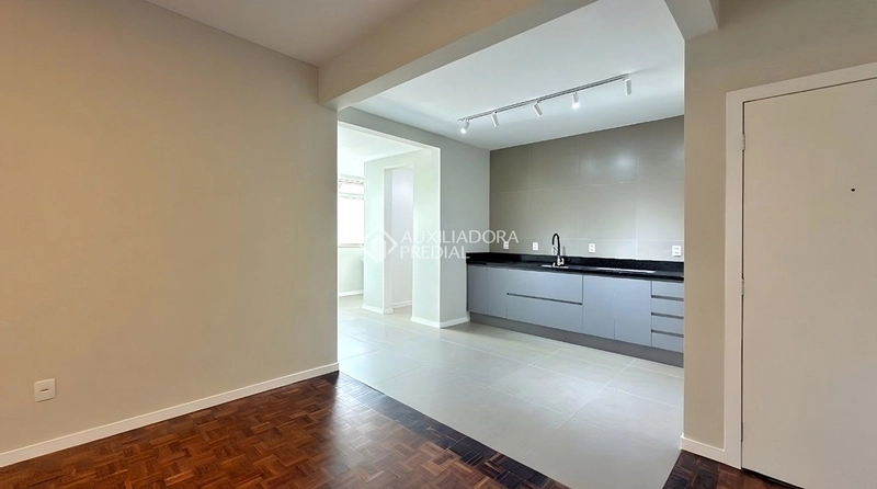 Amplo, reformado, 3 quartos e 1 vaga no Centro de Florianópolis: 5ª foto da galeria de imagens do imóvel