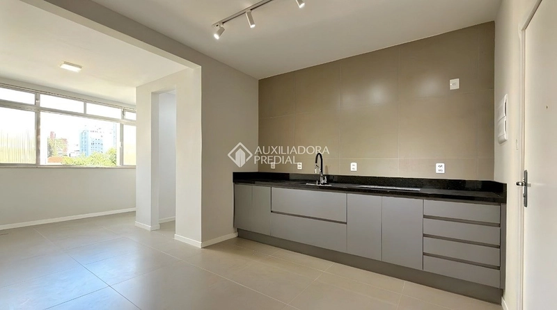 Amplo, reformado, 3 quartos e 1 vaga no Centro de Florianópolis: 4ª foto da galeria de imagens do imóvel