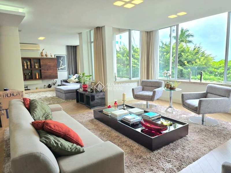 Apartamento reformado com 3 suítes e vista mar | Beira-Mar Norte: 1ª foto da galeria de imagens do imóvel