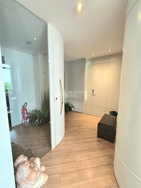 Apartamento reformado com 3 suítes e vista mar | Beira-Mar Norte: 5ª foto da galeria de imagens do imóvel