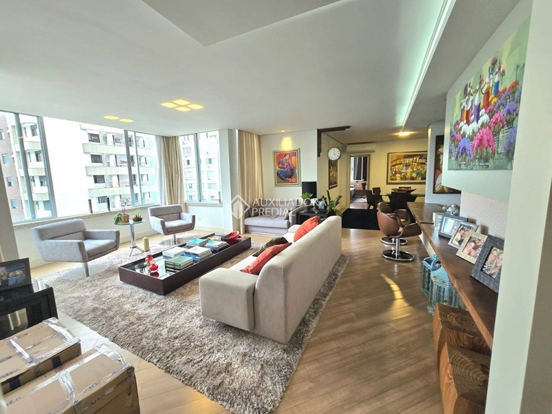 Apartamento reformado com 3 suítes e vista mar | Beira-Mar Norte: 4ª foto da galeria de imagens do imóvel