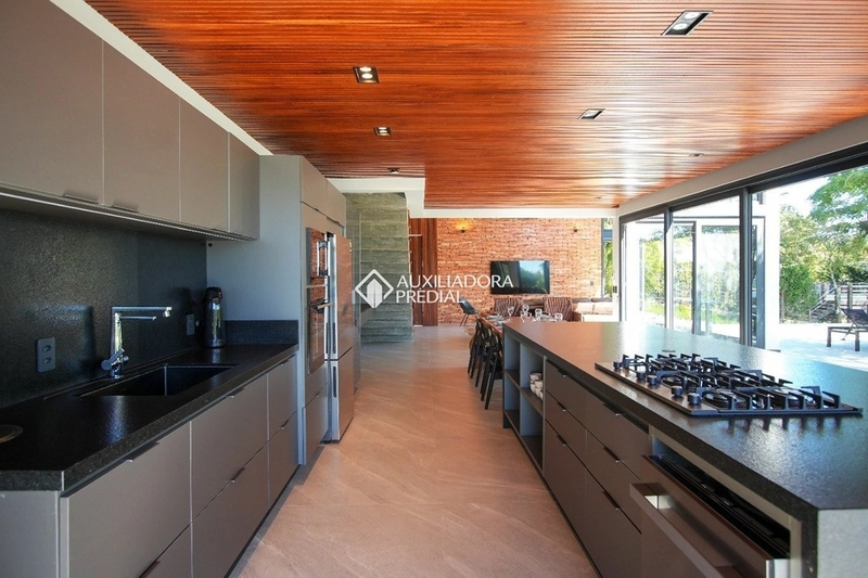 Casa em condomínio exclusivo | Porto da Lagoa | Acesso privativo à praia: 32ª foto da galeria de imagens do imóvel