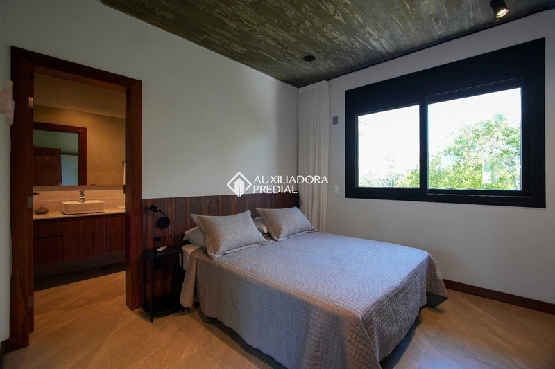 Casa em condomínio exclusivo | Porto da Lagoa | Acesso privativo à praia: 25ª foto da galeria de imagens do imóvel