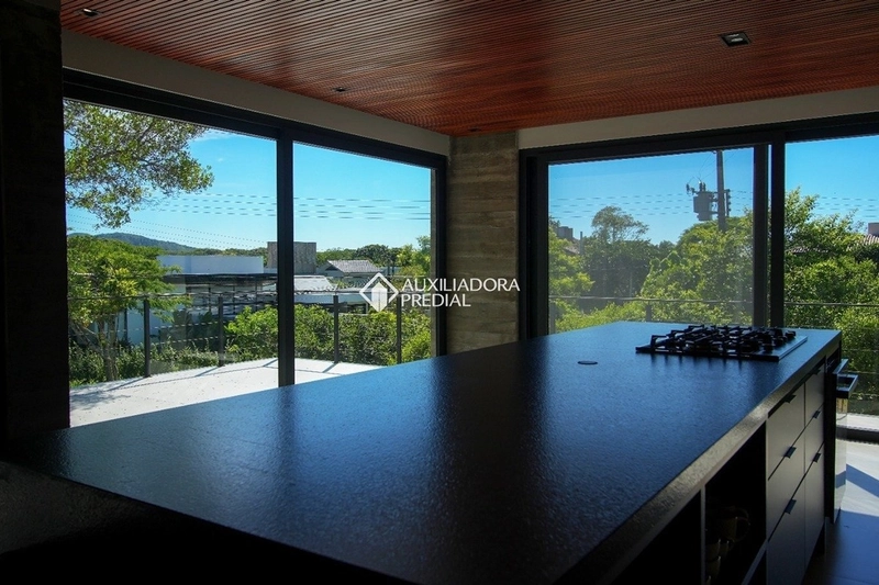 Casa em condomínio exclusivo | Porto da Lagoa | Acesso privativo à praia: 33ª foto da galeria de imagens do imóvel