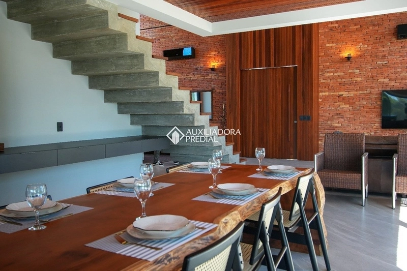 Casa em condomínio exclusivo | Porto da Lagoa | Acesso privativo à praia: 30ª foto da galeria de imagens do imóvel