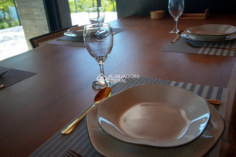 Casa em condomínio exclusivo | Porto da Lagoa | Acesso privativo à praia: 34ª foto da galeria de imagens do imóvel