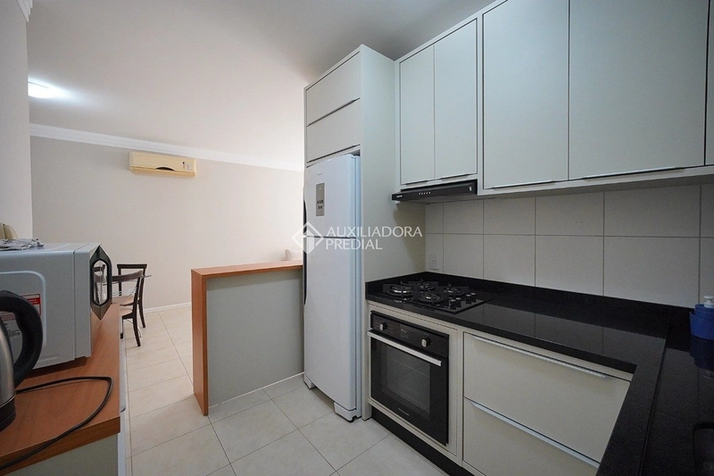 Apartamento mobiliado para alugar em Jurerê | 2 suítes | sacada com churrasqueira | pronto para morar: 5ª foto da galeria de imagens do imóvel