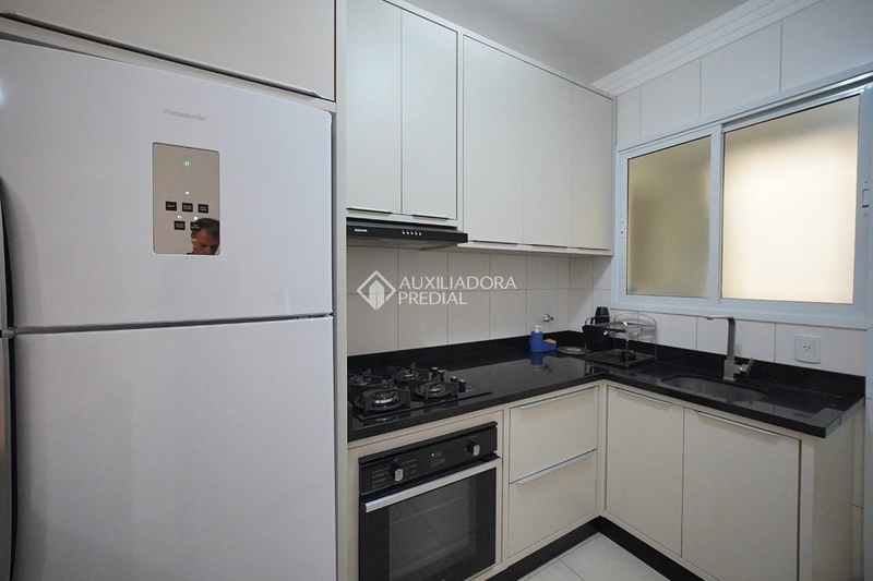 Apartamento mobiliado para alugar em Jurerê | 2 suítes | sacada com churrasqueira | pronto para morar: 4ª foto da galeria de imagens do imóvel