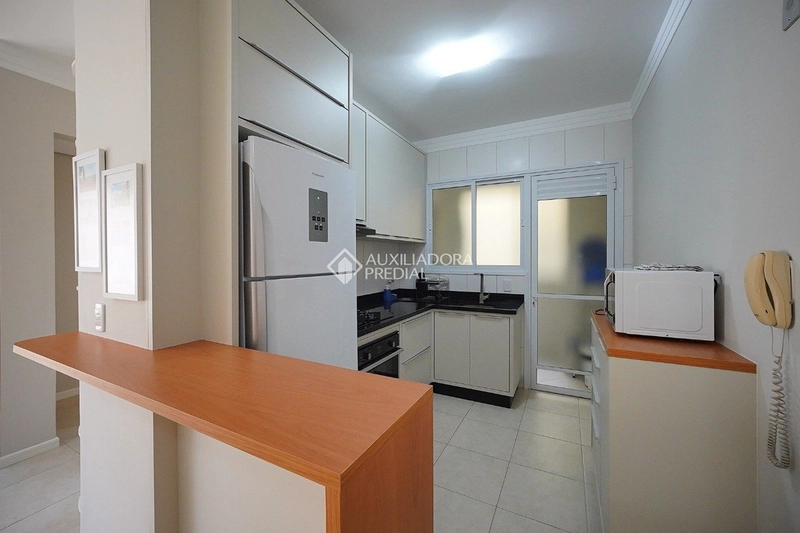 Apartamento mobiliado para alugar em Jurerê | 2 suítes | sacada com churrasqueira | pronto para morar: 6ª foto da galeria de imagens do imóvel