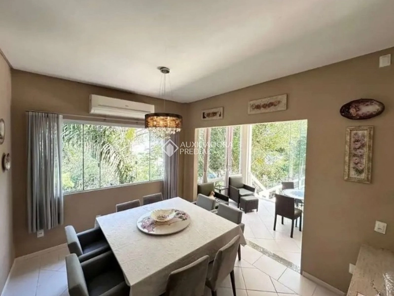 Casa em condomínio na Trindade, ao lado da UFSC, com 4 dormitórios e pronta para morar.: 16ª foto da galeria de imagens do imóvel