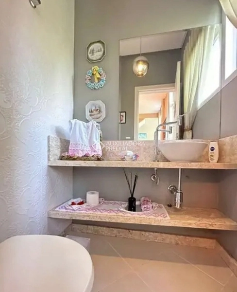 Casa em condomínio na Trindade, ao lado da UFSC, com 4 dormitórios e pronta para morar.: 3ª foto da galeria de imagens do imóvel