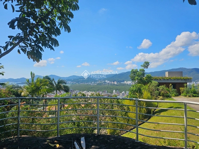 Casa em condomínio na Trindade, ao lado da UFSC, com 4 dormitórios e pronta para morar.: 33ª foto da galeria de imagens do imóvel