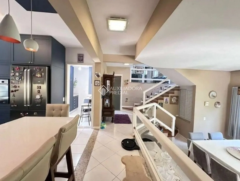 Casa em condomínio na Trindade, ao lado da UFSC, com 4 dormitórios e pronta para morar.: 15ª foto da galeria de imagens do imóvel