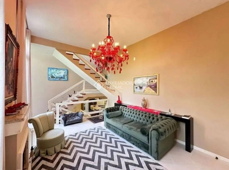 Casa em condomínio na Trindade, ao lado da UFSC, com 4 dormitórios e pronta para morar.: 2ª foto da galeria de imagens do imóvel