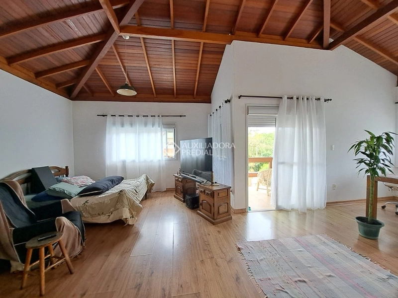 Casa para alugar no Rio Tavares Florianópolis | 3 suítes | piscina | próxima à praia | alto padrão: 10ª foto da galeria de imagens do imóvel