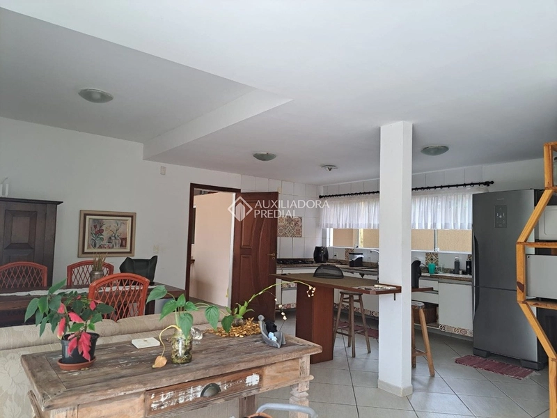 Casa para alugar no Rio Tavares Florianópolis | 3 suítes | piscina | próxima à praia | alto padrão: 13ª foto da galeria de imagens do imóvel
