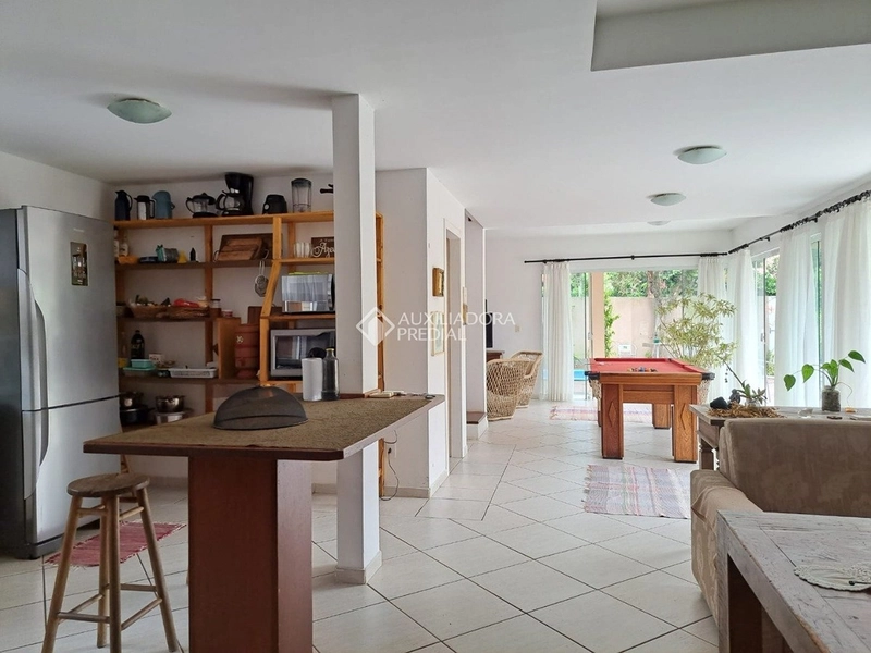 Casa para alugar no Rio Tavares Florianópolis | 3 suítes | piscina | próxima à praia | alto padrão: 14ª foto da galeria de imagens do imóvel