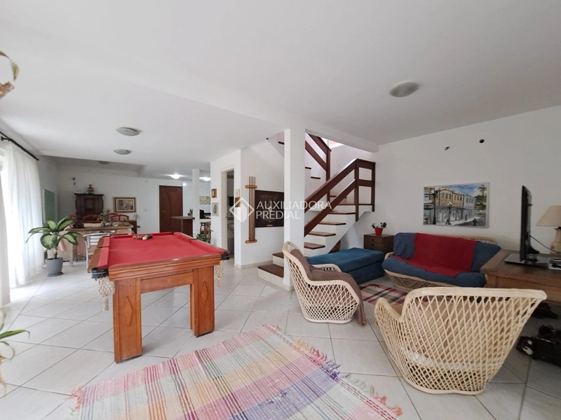 Casa para alugar no Rio Tavares Florianópolis | 3 suítes | piscina | próxima à praia | alto padrão: 7ª foto da galeria de imagens do imóvel