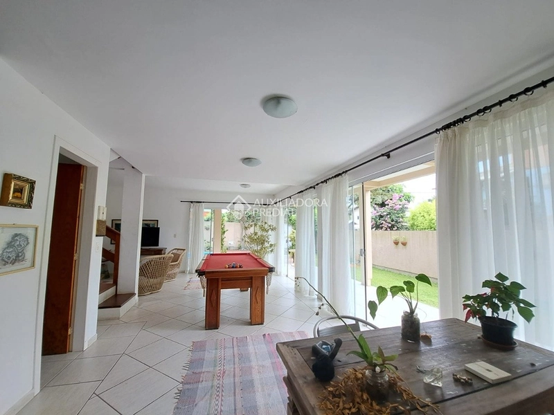 Casa para alugar no Rio Tavares Florianópolis | 3 suítes | piscina | próxima à praia | alto padrão: 20ª foto da galeria de imagens do imóvel