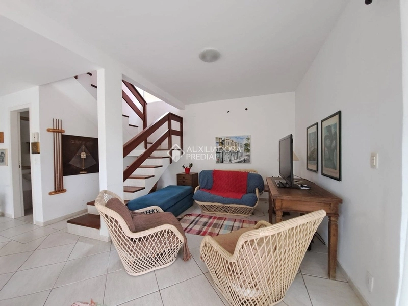 Casa para alugar no Rio Tavares Florianópolis | 3 suítes | piscina | próxima à praia | alto padrão: 6ª foto da galeria de imagens do imóvel