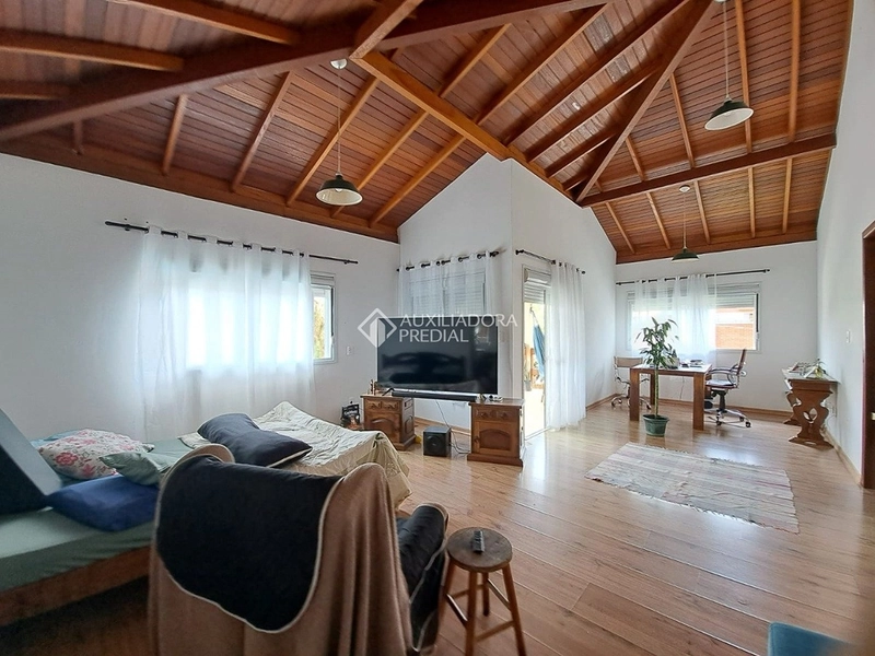 Casa para alugar no Rio Tavares Florianópolis | 3 suítes | piscina | próxima à praia | alto padrão: 17ª foto da galeria de imagens do imóvel