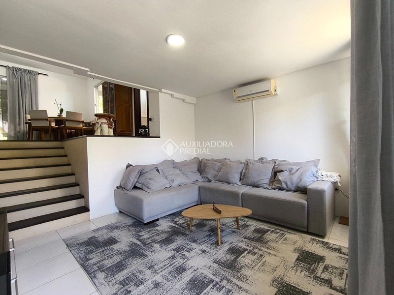 Casa para alugar no Campeche Florianópolis | 3 dormitórios | ampla | próximo à praia: 1ª foto da galeria de imagens do imóvel