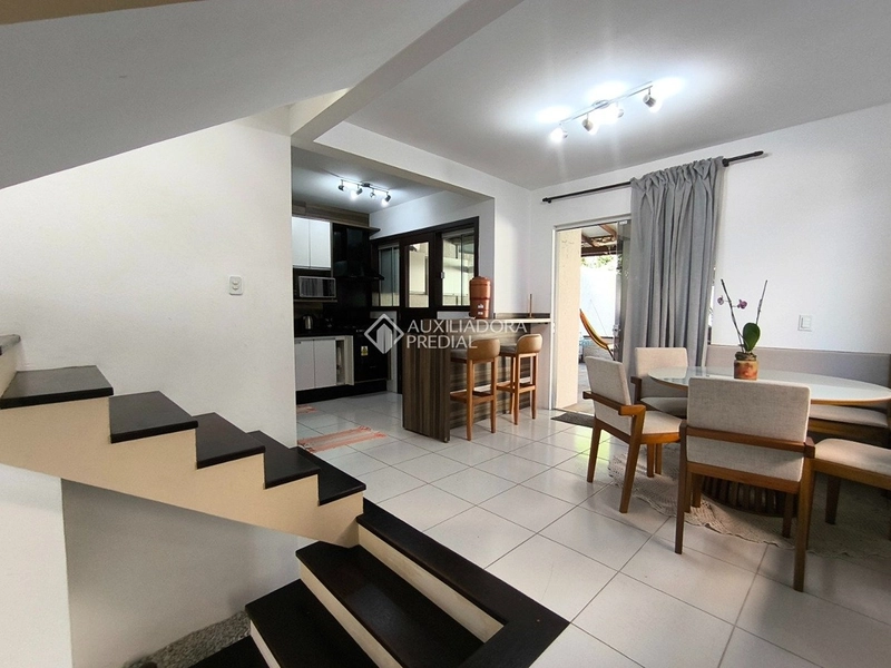 Casa para alugar no Campeche Florianópolis | 3 dormitórios | ampla | próximo à praia: 7ª foto da galeria de imagens do imóvel