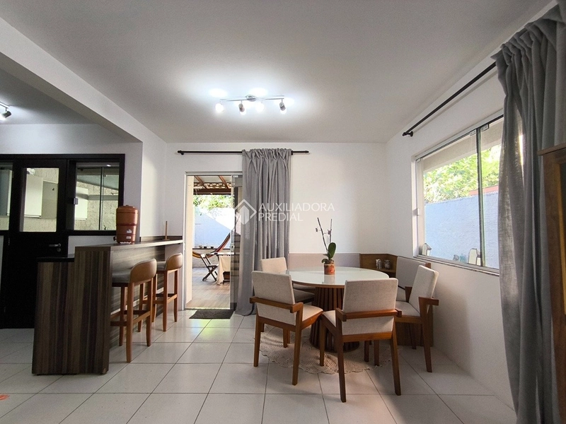 Casa para alugar no Campeche Florianópolis | 3 dormitórios | ampla | próximo à praia: 10ª foto da galeria de imagens do imóvel