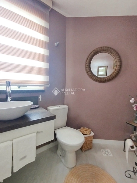 Casa 4 dormitórios para alugar em Florianópolis - 3 suítes, 5 vagas, piscina e vista deslumbrante: 12ª foto da galeria de imagens do imóvel