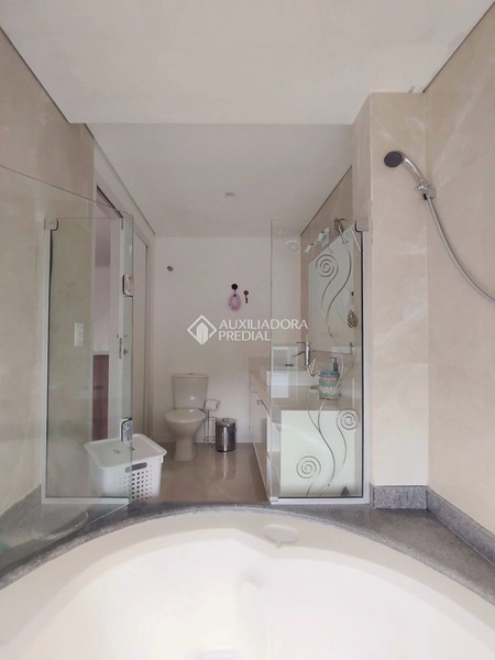 Casa 4 dormitórios para alugar em Florianópolis - 3 suítes, 5 vagas, piscina e vista deslumbrante: 22ª foto da galeria de imagens do imóvel