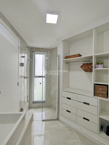 Casa 4 dormitórios para alugar em Florianópolis - 3 suítes, 5 vagas, piscina e vista deslumbrante: 18ª foto da galeria de imagens do imóvel