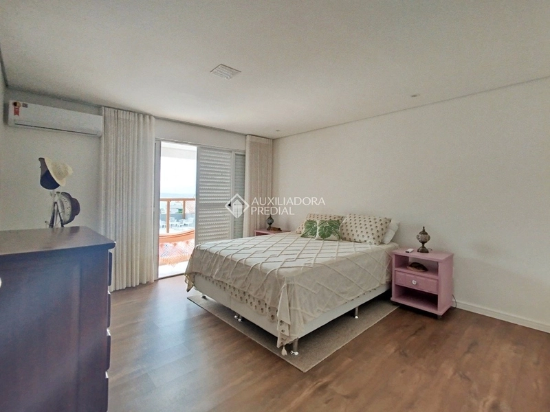 Casa 4 dormitórios para alugar em Florianópolis - 3 suítes, 5 vagas, piscina e vista deslumbrante: 19ª foto da galeria de imagens do imóvel