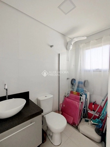 Casa 4 dormitórios para alugar em Florianópolis - 3 suítes, 5 vagas, piscina e vista deslumbrante: 27ª foto da galeria de imagens do imóvel