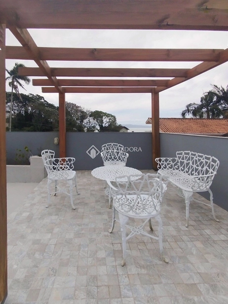 Casa 4 dormitórios para alugar em Florianópolis - 3 suítes, 5 vagas, piscina e vista deslumbrante: 30ª foto da galeria de imagens do imóvel