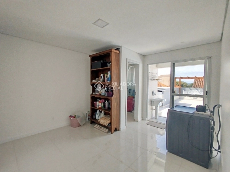 Casa 4 dormitórios para alugar em Florianópolis - 3 suítes, 5 vagas, piscina e vista deslumbrante: 26ª foto da galeria de imagens do imóvel
